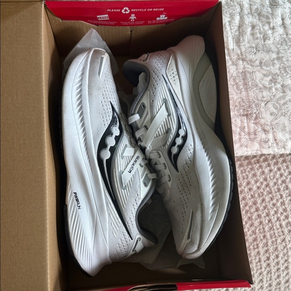 Saucony White and Black Athletic Shoes - Picture 1 of 4
